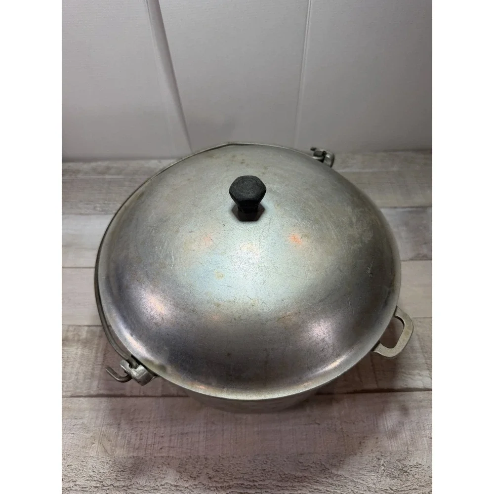 Vintage Majestic Cook Ware 6 Qt Dutch Oven Stock Pot w/ Bail Handle and Lid